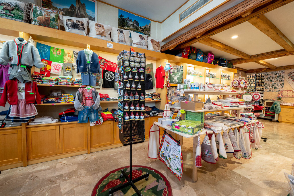 Content Dam Org 3 Images Full Rights Shopping Pordoi Souvenir Passo Pordoi Pordoi Souvenir Passo Pordoi Archivio Apt Val Di Fassa Mrizzi 7