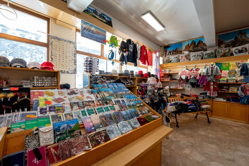Content Dam Org 3 Images Full Rights Shopping Pordoi Souvenir Passo Pordoi Pordoi Souvenir Passo Pordoi Archivio Apt Val Di Fassa Mrizzi 5